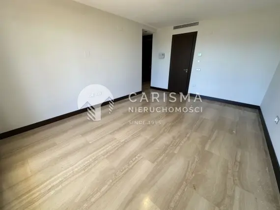 (13) Parterowy apartament z prywatnym ogródkiem i widokiem na morze