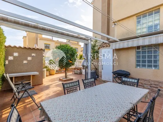 (33) Dom zabudowie bliźniaczej w Lomas de Cabo Roig, Orihuela Costa