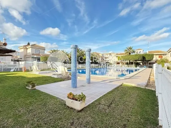 (18) Ładny dom w zabudowie szeregowej po remoncie, Playa Flamenca, Costa Blanca