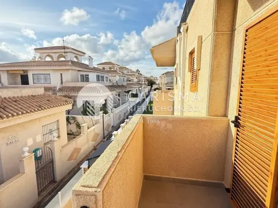 (28) Ładny dom w zabudowie szeregowej po remoncie, Playa Flamenca, Costa Blanca