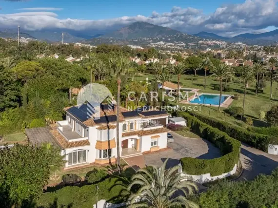 (5) Willa w stylu andaluzyjskim w idealnej lokalizacji blisko plaży, Marbella