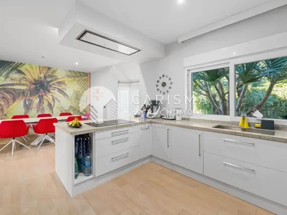 (28) Willa w stylu andaluzyjskim w idealnej lokalizacji blisko plaży, Marbella