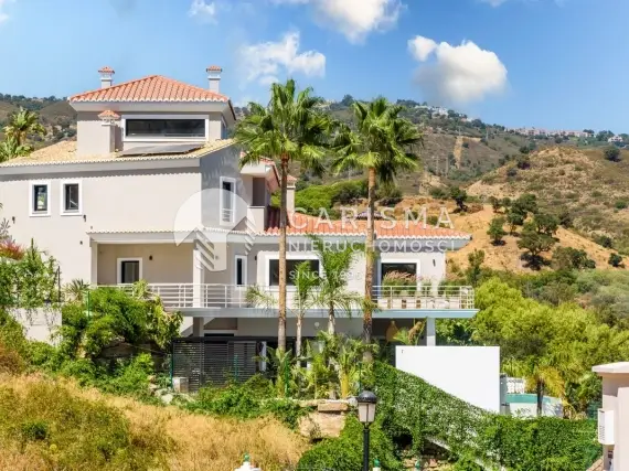 Nowoczesna willa w stylu andaluzyjskim przy polu golfowym, Elviria 1