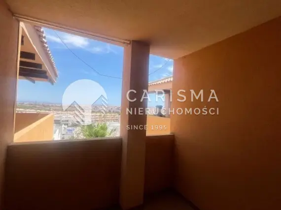 (12) Przestronny apartament z tarasem dachowym
