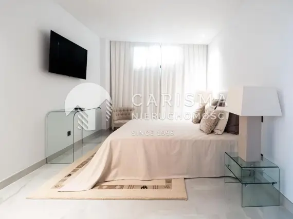 (26) Luksusowa willa z panoramicznym widokiem na morze w prestiżowej dzielnicy, Manivila