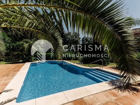 (4) Okazała willa w bujnym ogrodzie 300 metrów od plaży, Bahia de Marbella