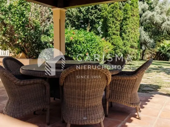 (11) Okazała willa w bujnym ogrodzie 300 metrów od plaży, Bahia de Marbella