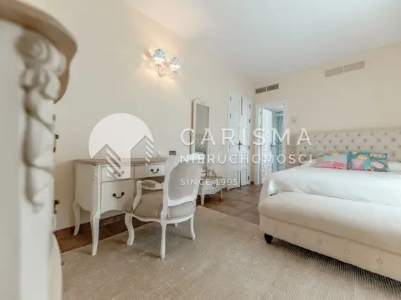 (31) Okazała willa w bujnym ogrodzie 300 metrów od plaży, Bahia de Marbella