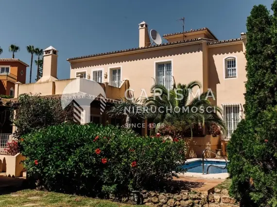 (60) Okazała willa w bujnym ogrodzie 300 metrów od plaży, Bahia de Marbella
