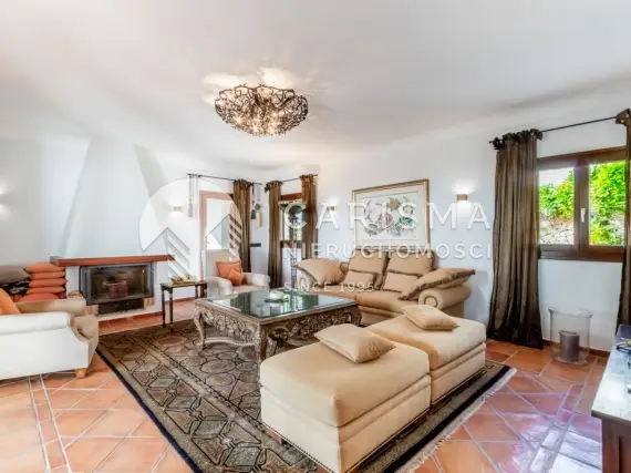 (24) Dom w El Portet Moraira z widokiem na morze