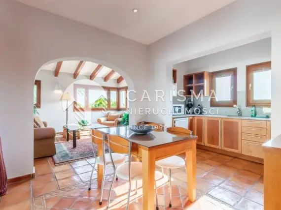 (41) Dom w El Portet Moraira z widokiem na morze