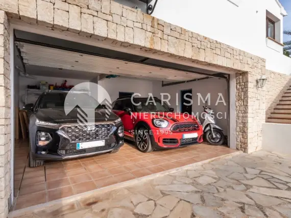 (49) Dom w El Portet Moraira z widokiem na morze