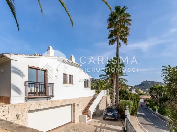 (55) Dom w El Portet Moraira z widokiem na morze