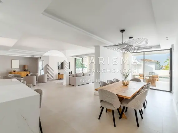 (7) Unowocześniona willa z pięknym widokiem na morze, El Rosario, Marbella