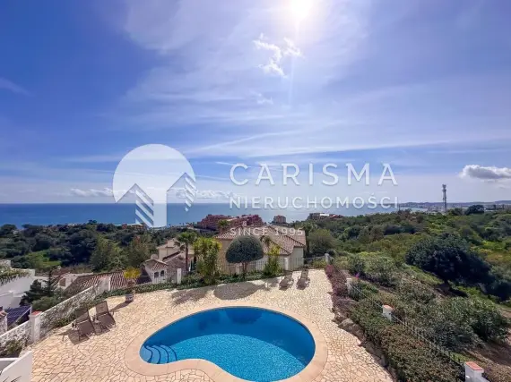 Dom łączący nowoczesny design z rustykalną nutą,  Benalmadena 2