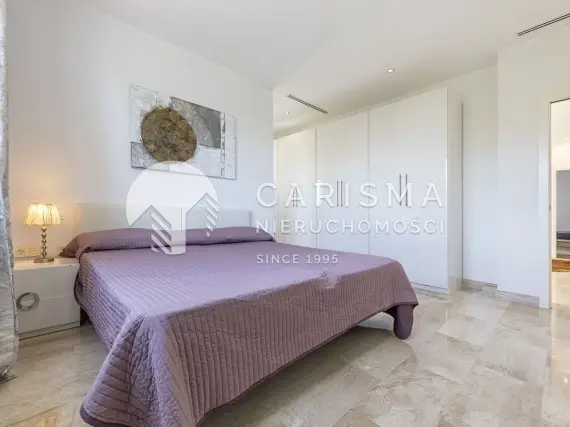 (42) Nowoczesna willa w zamknietej społeczności z panoramicznym widokiem na morze , El Rosario, Marbella