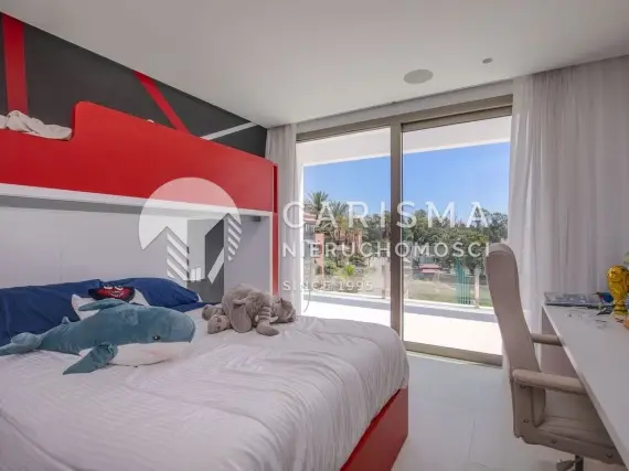 (22) Nowoczesna willa na trzech poziomach w pierwszej linii golfa, Guadalamina Baja, Marbella