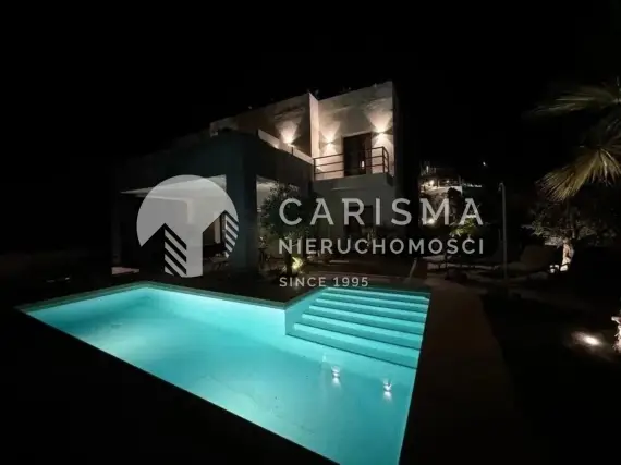 (36) Nowoczesna willa w otoczeniu natury z widokiem na morze, Elviria
