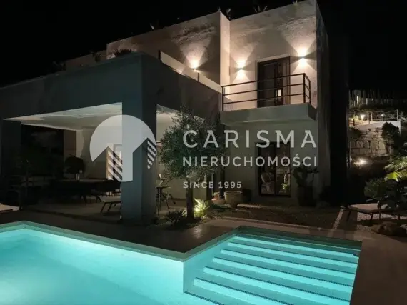 (37) Nowoczesna willa w otoczeniu natury z widokiem na morze, Elviria