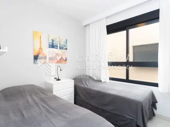 (17) Nowoczesny apartament z tarasem na dachu, balkonem i wspólnym basenem