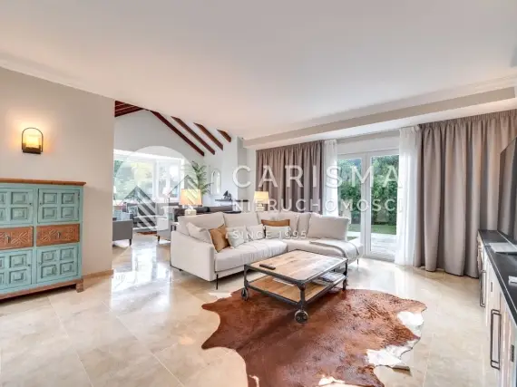 (13) Tradycyjna willa  z balijskim basenem w Elvirii, Marbella