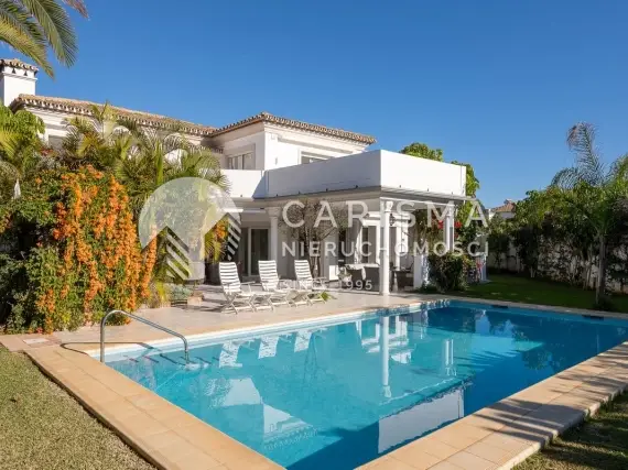 (5) Urokliwa willa w odległości spaceru od plaży, Marbesa, Marbella