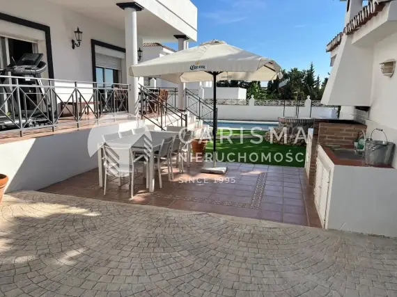 (4) Dwupoziomowa willa z widokiem na morze, Marbella