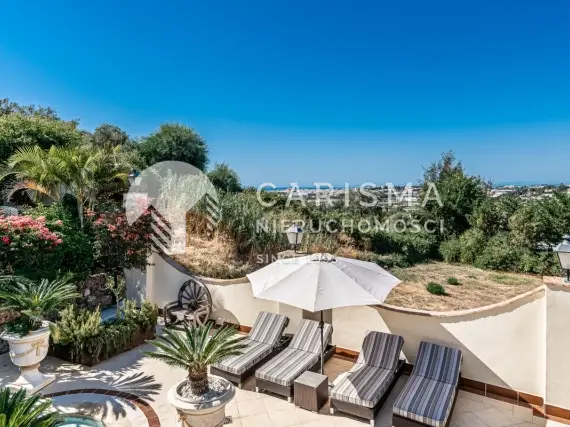 (8) Tradycyjna willa z widokiem na morze i góry blisko pola golfowego, Nueva Andalucia