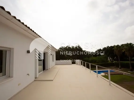 (24) Willa w renomowanej urbanizacji w pierwszej linii golfa, San Roque Club