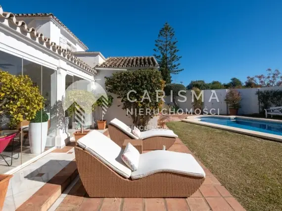 (8) Andaluzyjska willa w pierwszej linii plaży, Artrola, Marbella