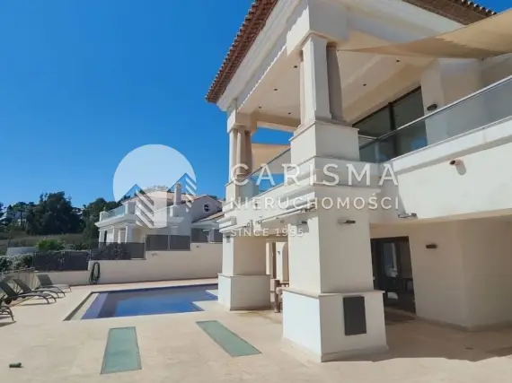 (7) Willa na wzgórzach La Paloma z panoramicznym widokiem blisko mariny, Sotogrande