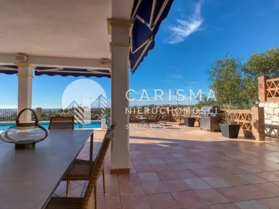 (44) Willa w otoczeniu natury z widokiem na morze, Mijas