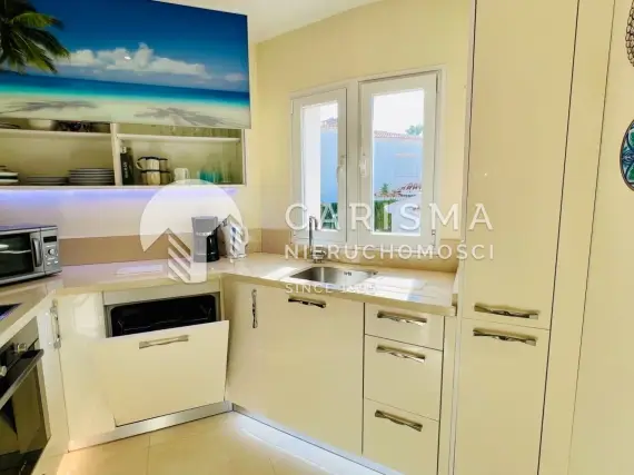 (40) Dom szeregowy z widokiem na góry w Moraira