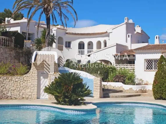 (44) Dom szeregowy z widokiem na góry w Moraira