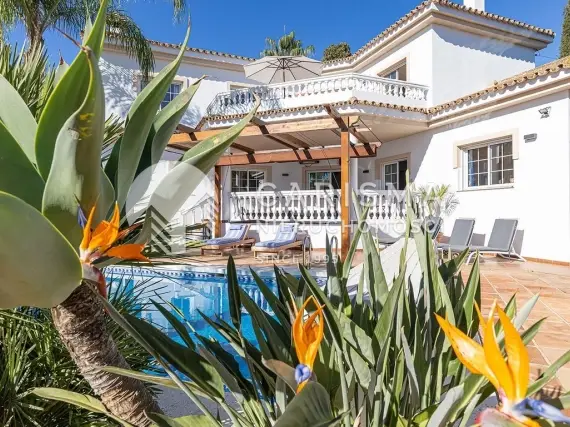 (43) Andaluzyjska willa otoczona bujnym ogrodem z widokiem na morze, Benalmadena