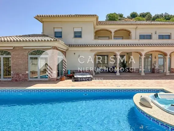 Piękna andaluzyjska willa w otoczeniu natury, Malaga 1
