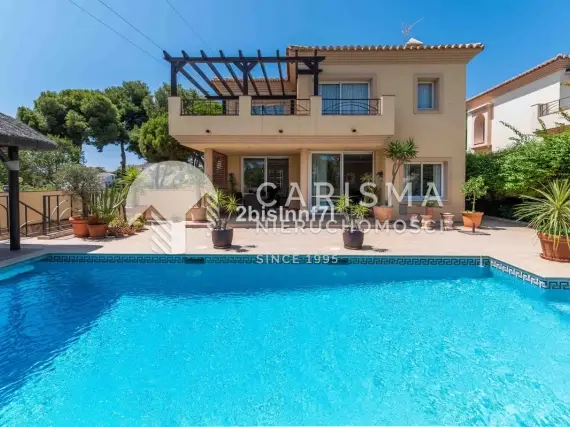 (38) Trzy poziomowa willa z widokiem na morze, Calahonda, Mijas Costa
