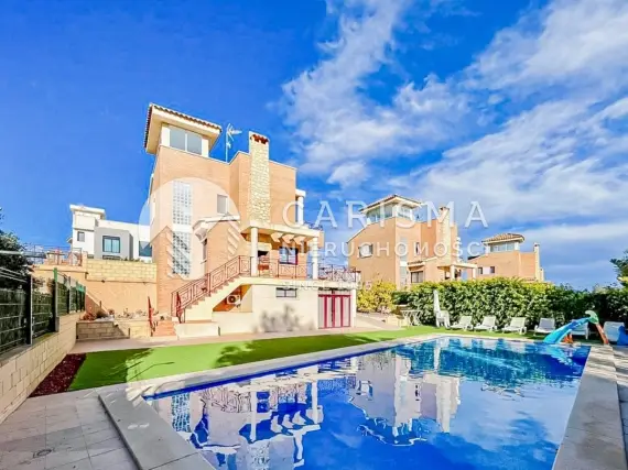 (3) Nowoczesna willa z 4-ma sypialniami w La Nucia, Costa Blanca