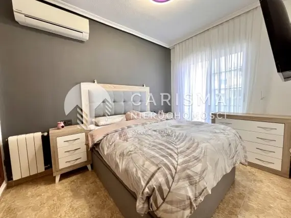 (10) Wyjątkowy dom narożny w sercu Costa Blanca - Villamartin, Alicante