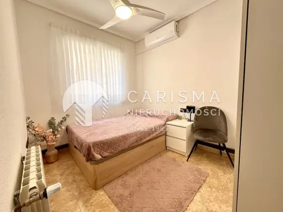 (12) Wyjątkowy dom narożny w sercu Costa Blanca - Villamartin, Alicante