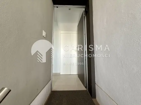(7) Ekskluzywny apartament z trzema sypialniami i dużym prywatnym tarasem na dachu