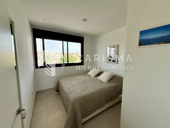 (10) Ekskluzywny apartament z trzema sypialniami i dużym prywatnym tarasem na dachu