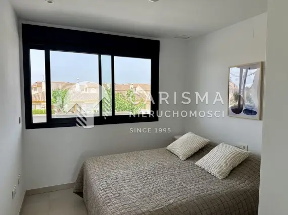 (11) Ekskluzywny apartament z trzema sypialniami i dużym prywatnym tarasem na dachu