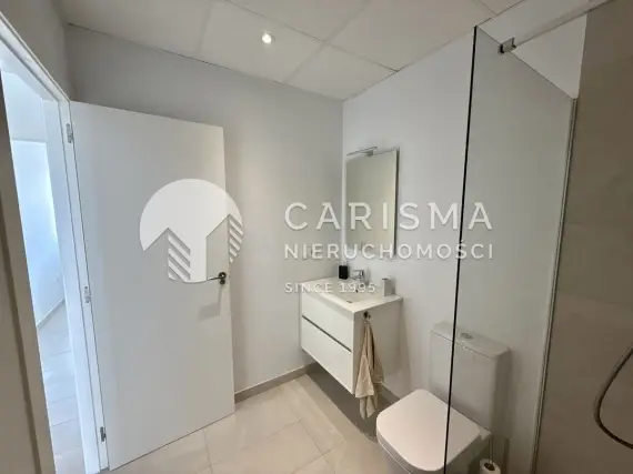(16) Ekskluzywny apartament z trzema sypialniami i dużym prywatnym tarasem na dachu