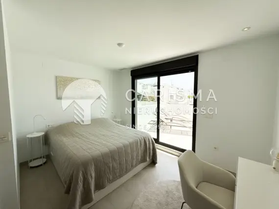 (22) Ekskluzywny apartament z trzema sypialniami i dużym prywatnym tarasem na dachu
