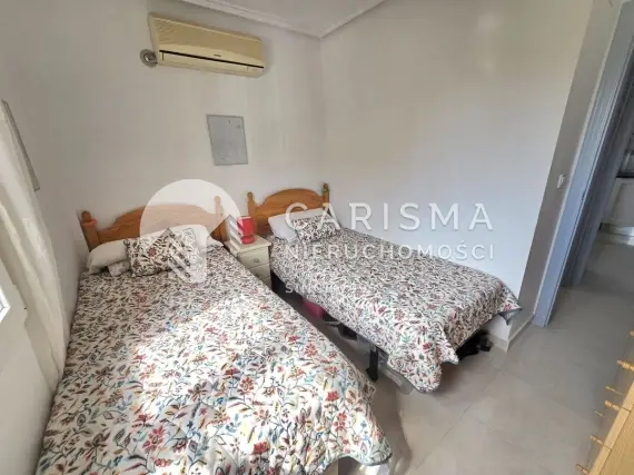(16) Bliźniak z czterema sypialniami w Playa Flamenca, Costa Blanca