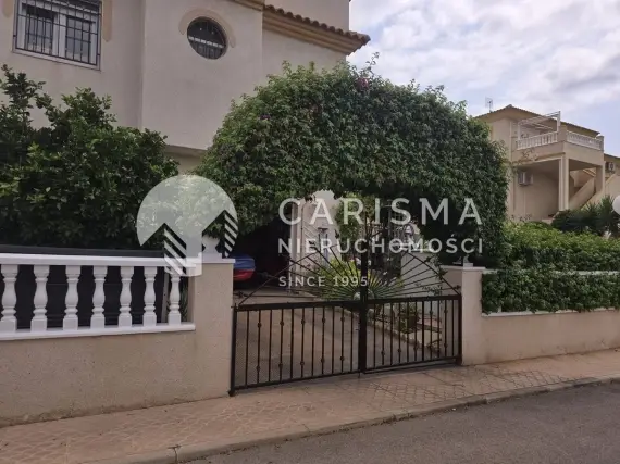 (34) Bliźniak z czterema sypialniami w Playa Flamenca, Costa Blanca