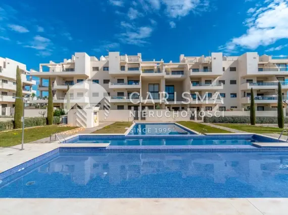 (23) Nowoczesny apartament położony w prestiżowym osiedlu Jardines de Montesolana w Orihuela Costa.
