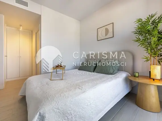 (14) Nowoczesny penthouse w sercu Estepony
