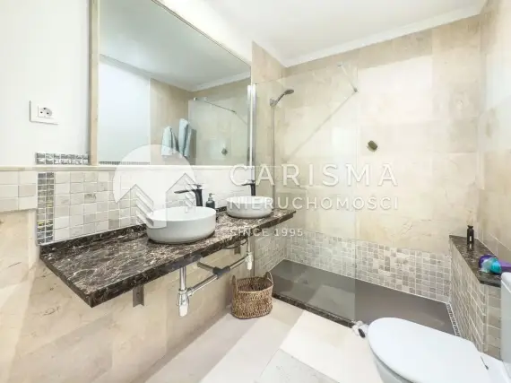 (16) Przestronny apartament w sercu Nueva Andalucía – River Garden